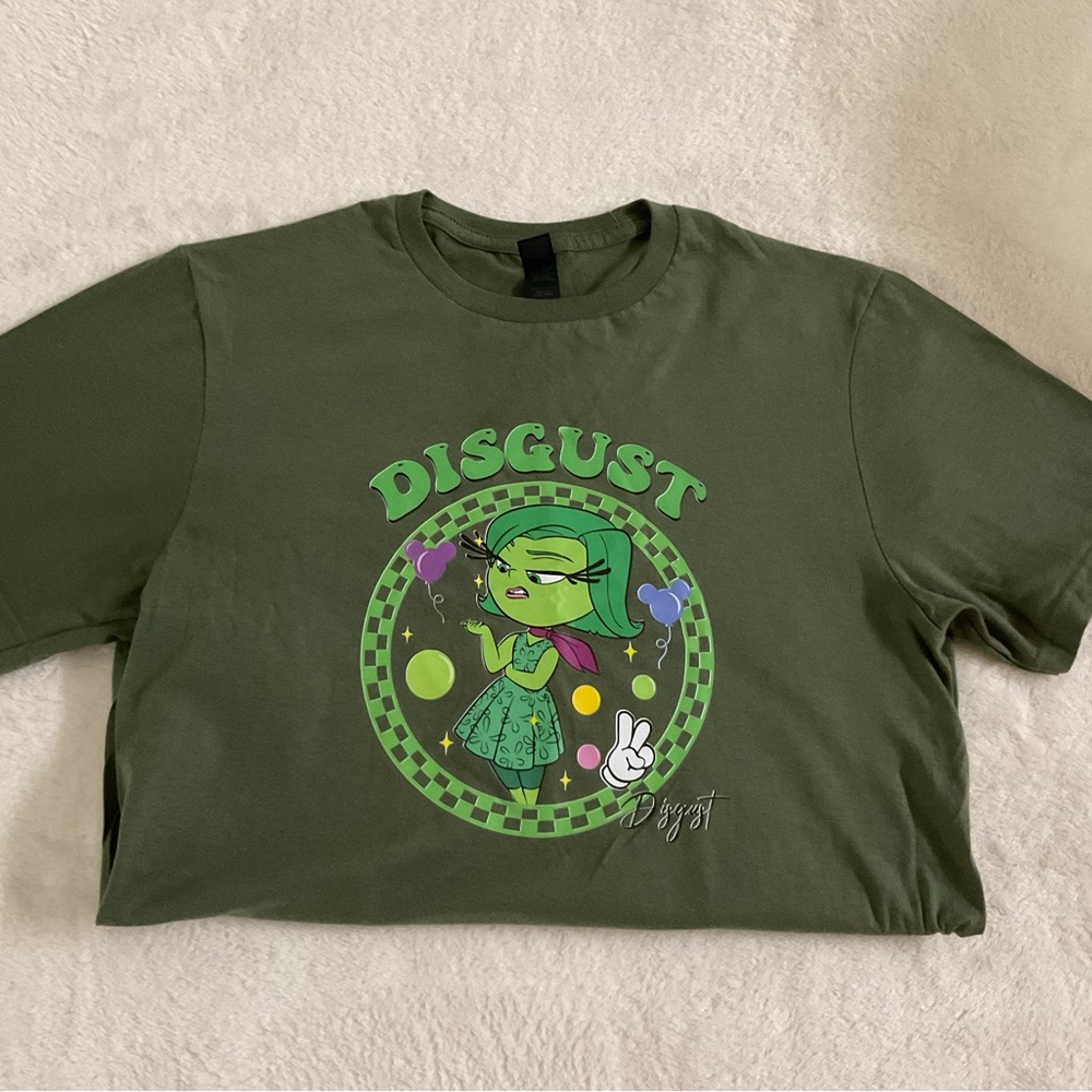 Green Graphic T-Shirt with Disgust Print